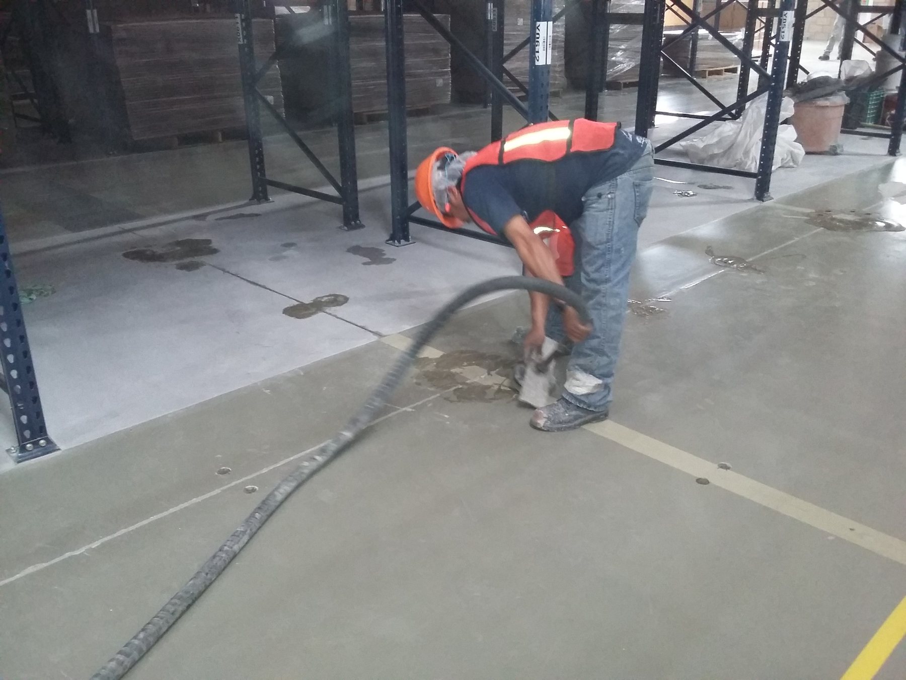 Proceso de inyección y reparación de concreto